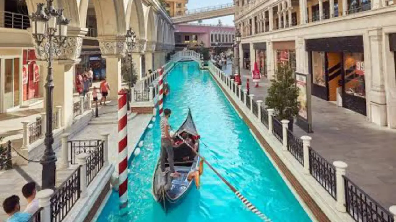 Shopping Experience by boat in Istanbul, Venezia